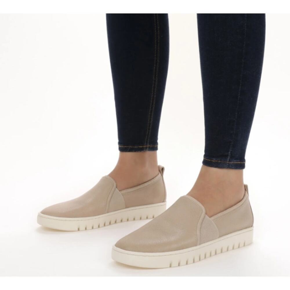 Vionic Womens Cambria Slip On Casual Loafers Size 7 Oatmeal Beige Leather NIB